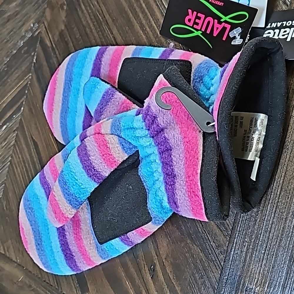 Woman's / Girls mitten by Lauer Gloves. Multi color. size M feels more like S.